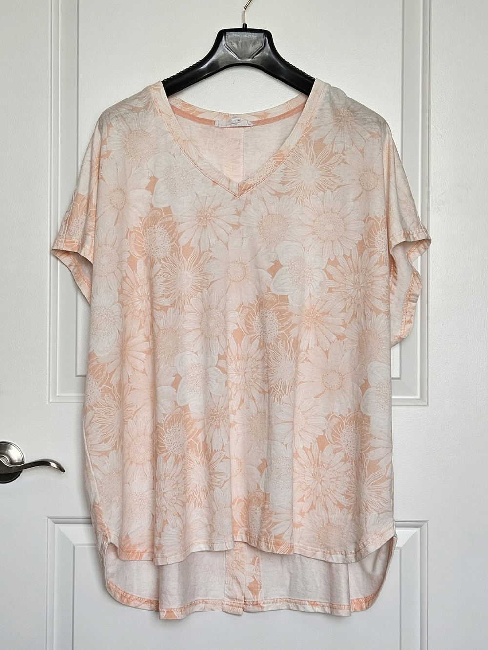 Jane and Delancey Women's Plus Size 3X Peach Floral V-Neck Tee